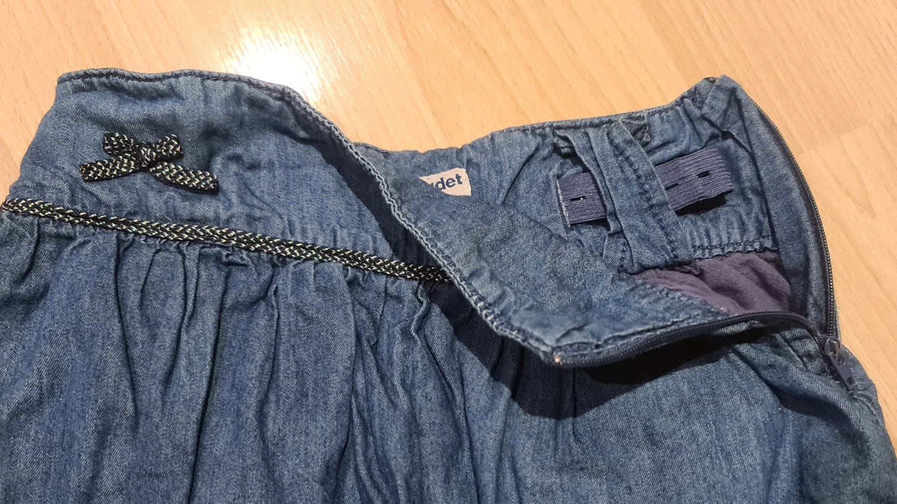 Robes et jupes: Mädchen Jeansjupe – D'occasion à Fehraltorf par Sumin 2