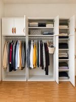 Weisser Kleiderschrank mit viel Stauraum