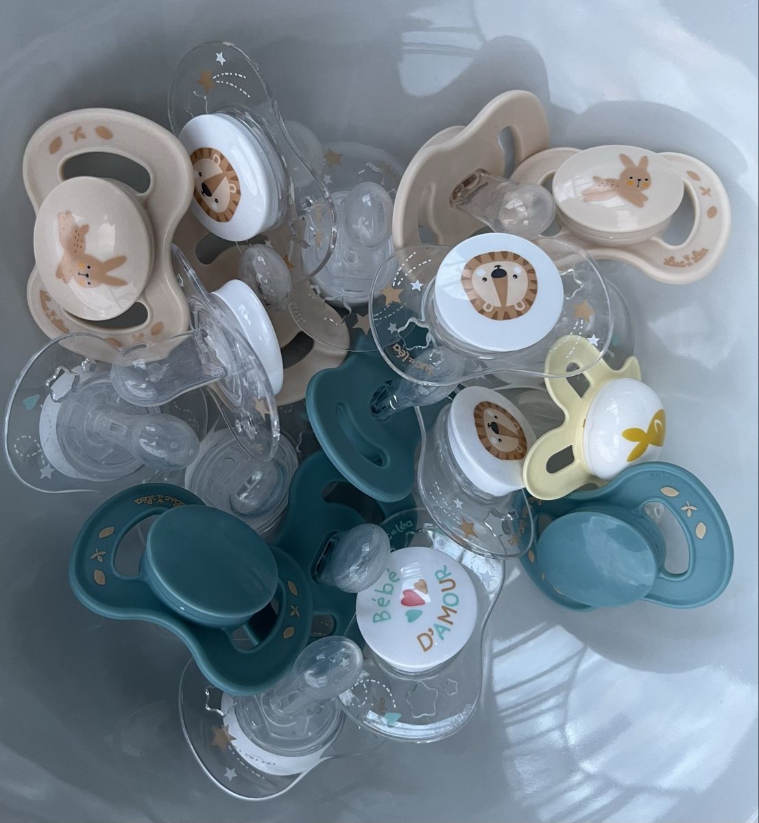 Succhiotti & catenelle porta ciuccio: Baby Pacifiers Bundle NEW Luc et Lea – Nuovo (secondo la descrizione) da Wilen b. Wollerau venduto da seb_s6jm
