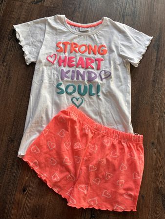 Tolles Pyjama Gr. 134/140, Neu