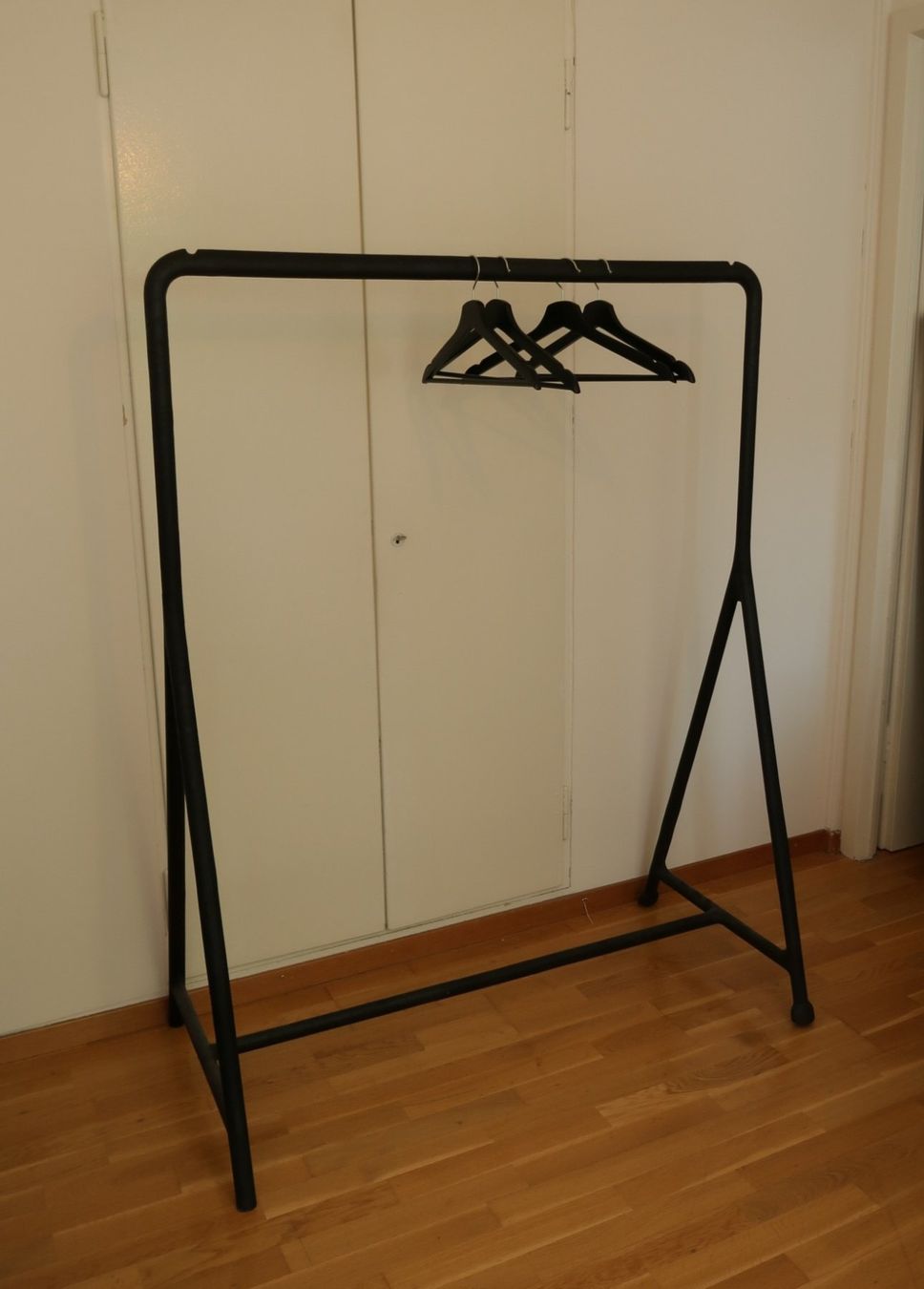 Ikea Guardaroba: Kleiderstange schwarz – Usato da Zürich venduto da jan_7sr2