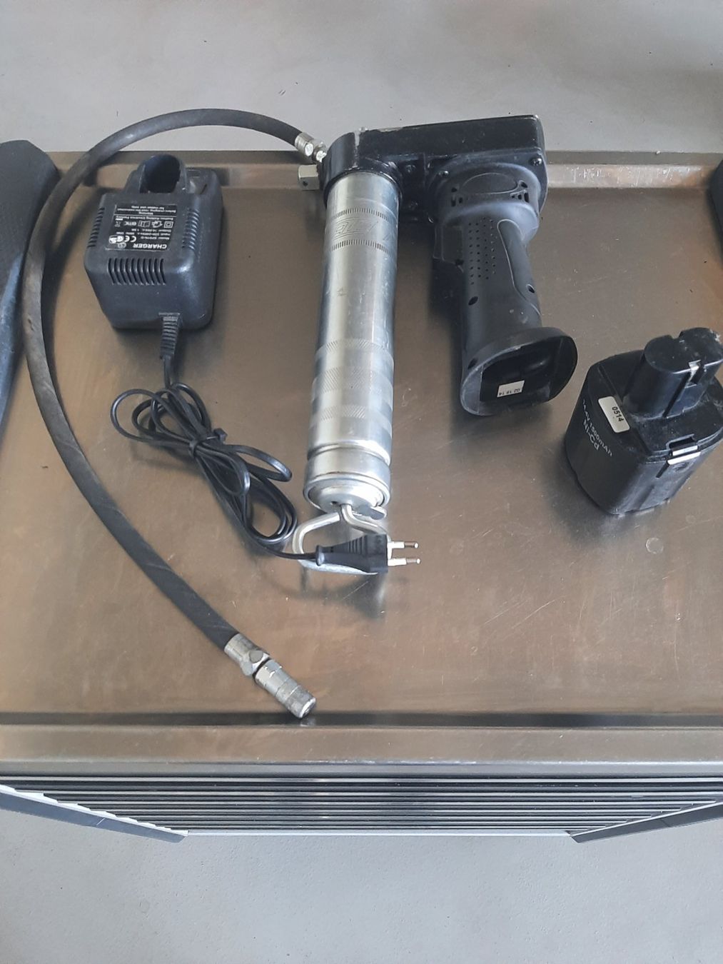 Mato Tutti gli attrezzi: Fettpresse Mato 14,4 V DC – Difettoso da Eschlikon TG venduto da Freitech.2015