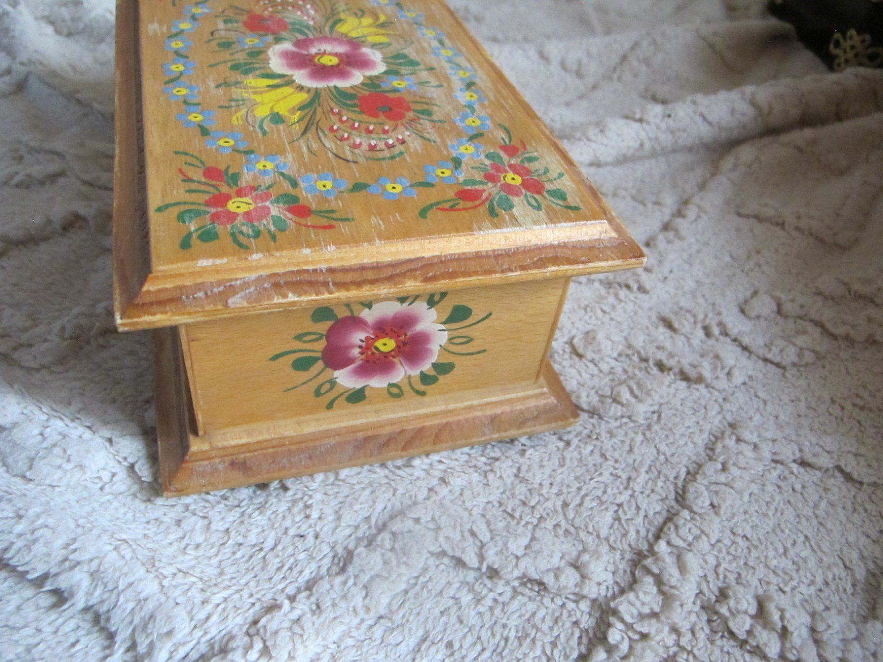 Barattoli: Holzkästchen mit Blumenmuster, Melodie "Beer Barrel" – Usato da Löhningen venduto da Chimae67 4