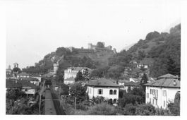 Bellinzona TI Burg Montebello mit SBB Zug