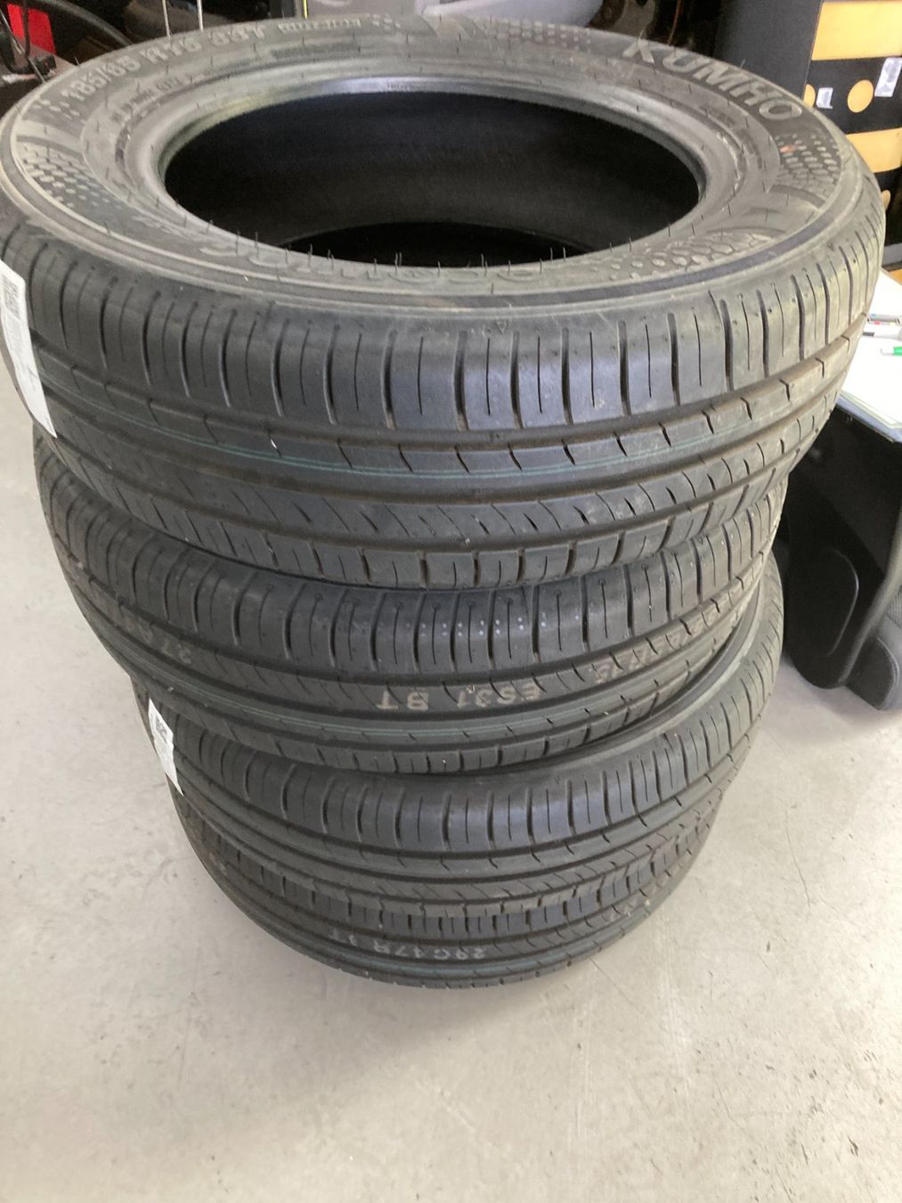 Pneumatici & Ruote complete: 185/65R15 Sommerpneu – Usato da Cham venduto da WB2223