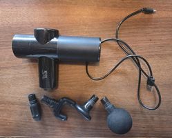 ALE-HOP Massagepistole mit 4 Aufsätzen  neuwertig