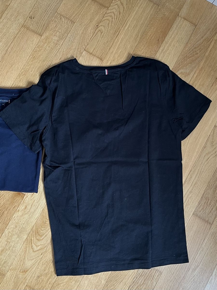Tommy Hilfiger Kleiderpakete & -sets: 2 T-shirts Tommy Hilfiger 176 – Gebraucht aus Uetikon am See von Winnieclaudia 2