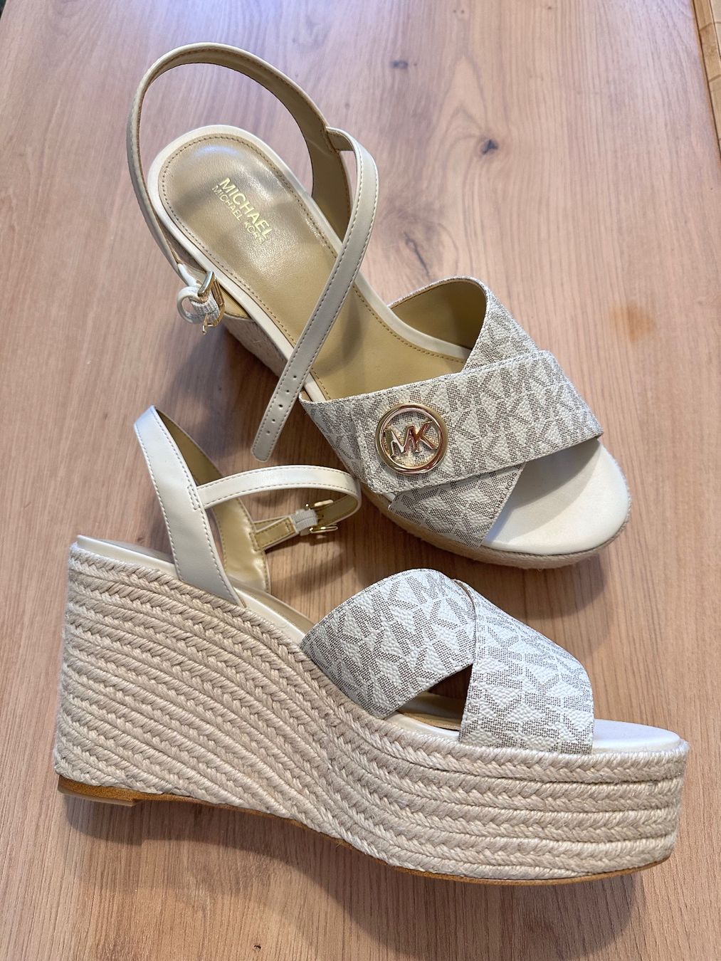 Michael Kors Chaussures femmes: Plateausandalen von Michael Kors – Neuf (Voir description) à Wil SG par denpasar00 3