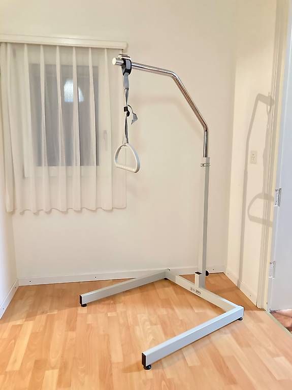 Sonstige Dekorationen & Accessoires: Potence de lit sur pied réglable – Gebraucht aus Givrins von phi_kdn6