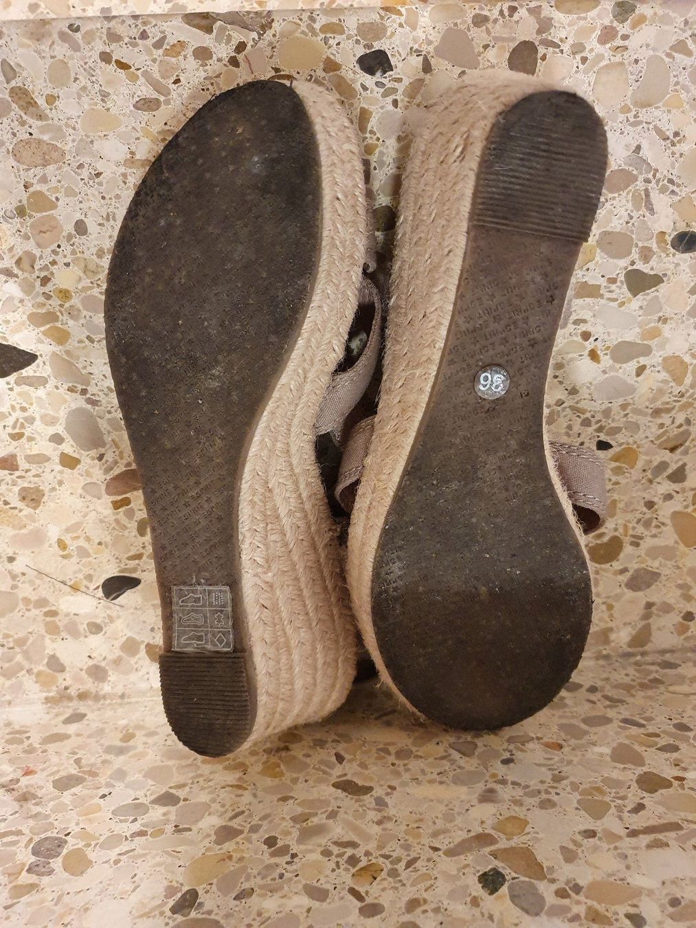 Esprit Scarpe da donna: Esprit Sommersandalen mit Keilabsatz Gr. 36 – Usato da Heinrichswil venduto da sabi2809 6