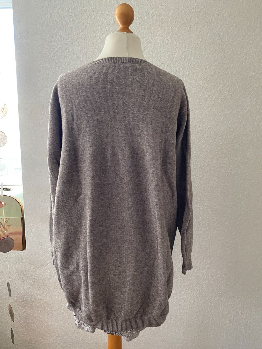 Maglioni & Felpe: kuscheliger Long Strickpulli mit Spitzenborte in Gr. S/M – Usato da Stetten SH venduto da bijoux18 4