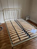 Bett metall goldig