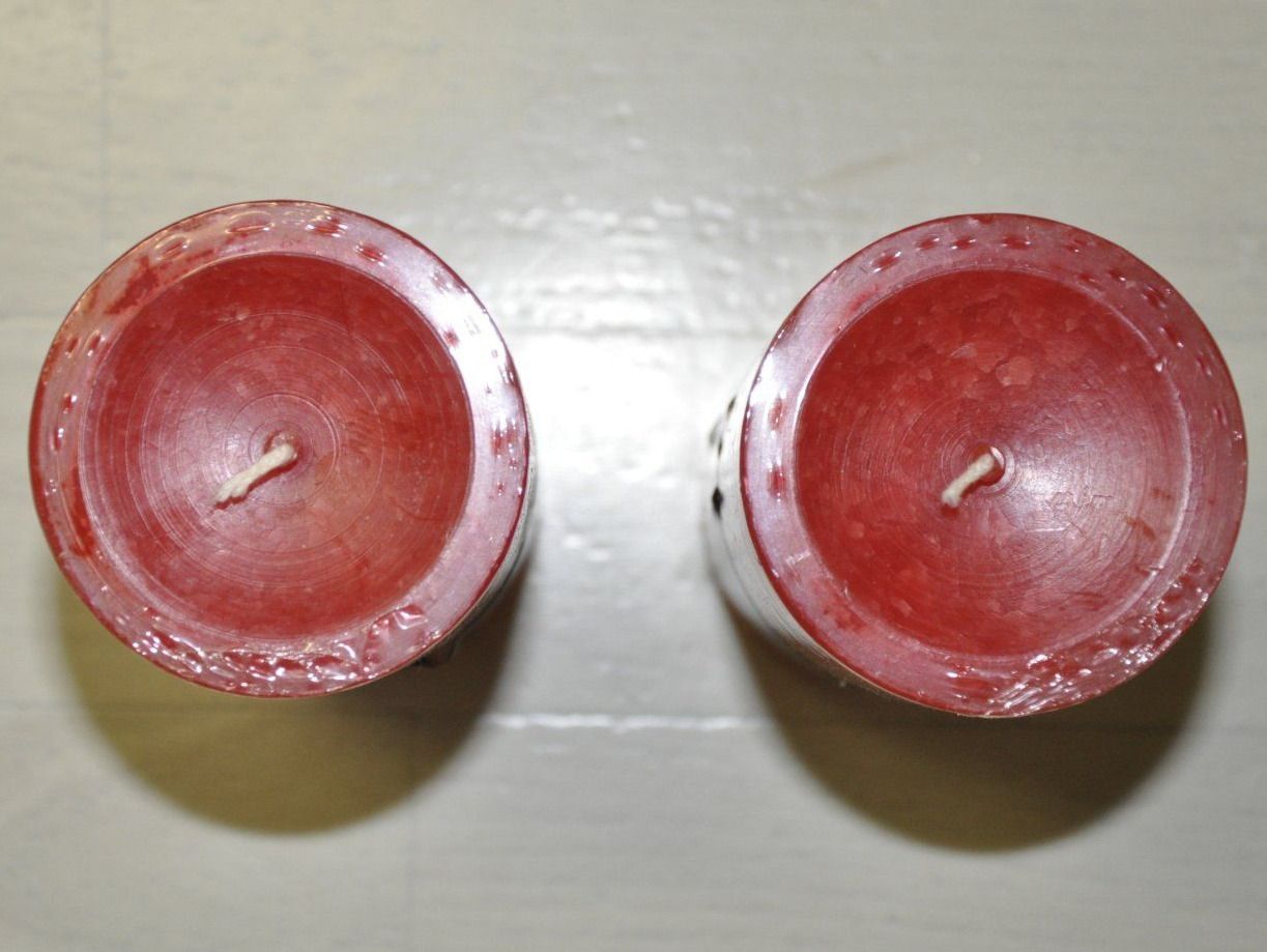 Candele: 2 rote Kerzen Sline durchgefärbt Geschenk – Nuovo e nell'imballaggio originale da Oberrüti venduto da ELALL 1