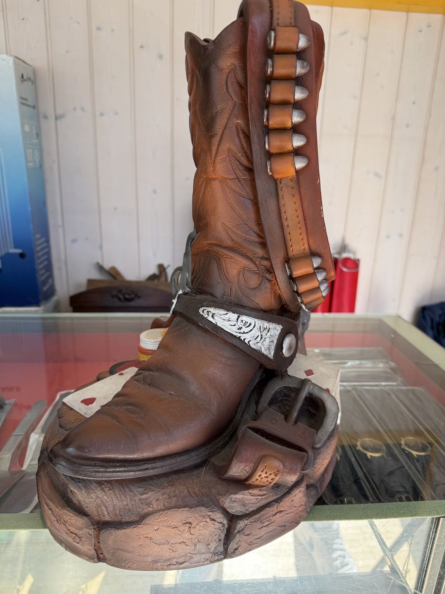 Sculture & Statue: Cowboystiefel Skulptur – Usato da Matten b. Interlaken venduto da K.Knecht