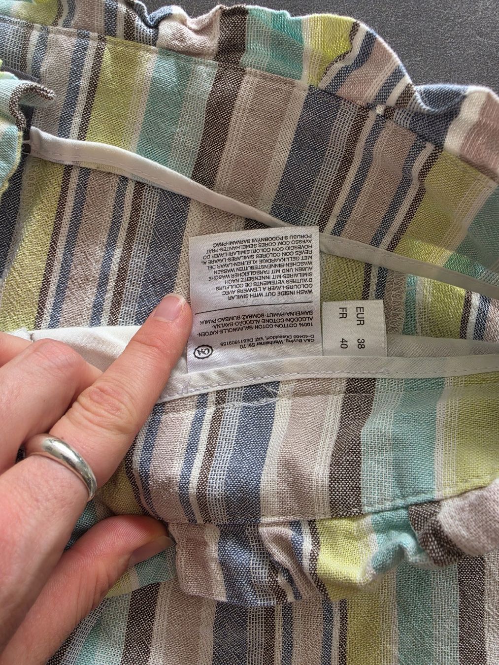 C&A Pantaloni: Shorts – Usato da Luzern venduto da oli_6x2r 2