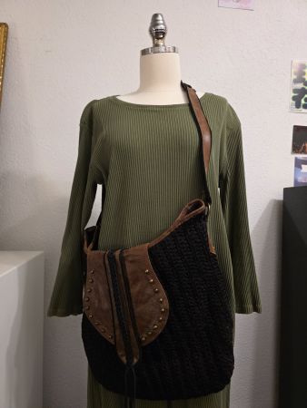 Schwarze Boho-Tasche mit Lederdetails, Top Zustand!