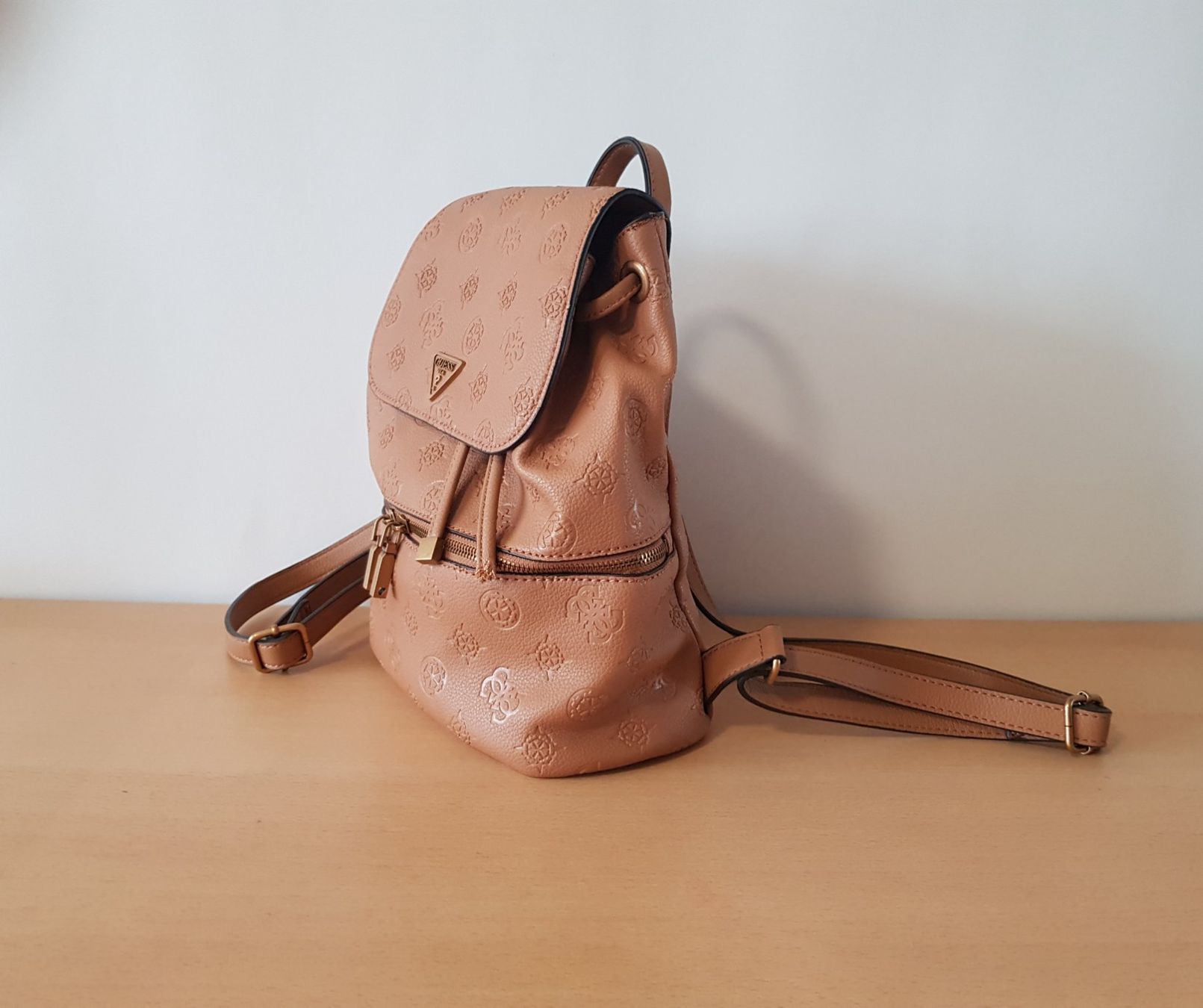 Guess Rucksäcke: Guess Rucksack – Gebraucht aus Basel von Birs868 1