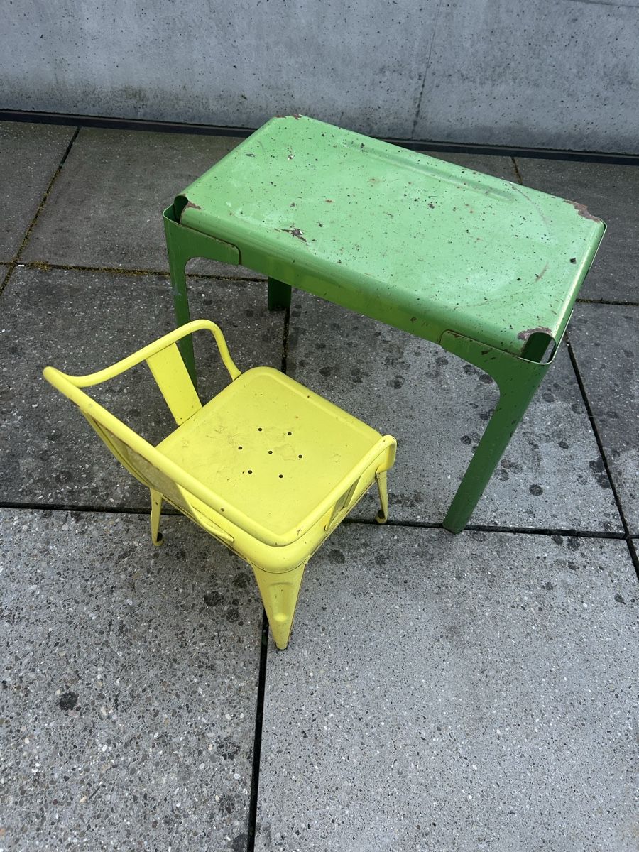 Tavoli: Kindertisch und Stuhl Tolix – Usato da Zürich venduto da xerxx75
