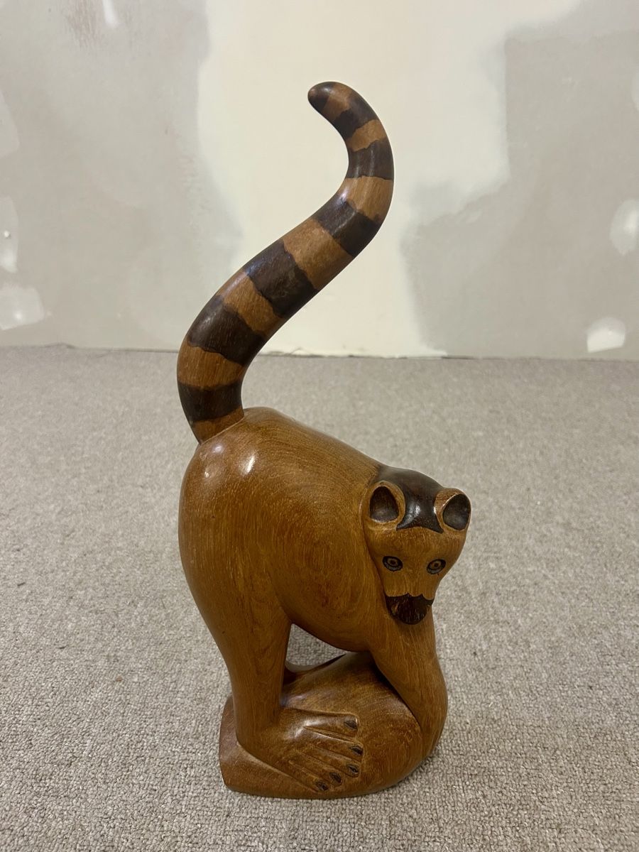 Statuette: Holzfigur Madagaskar Lemur, Handgeschnitzt – Usato da Rickenbach ZH venduto da Der-Insider 1