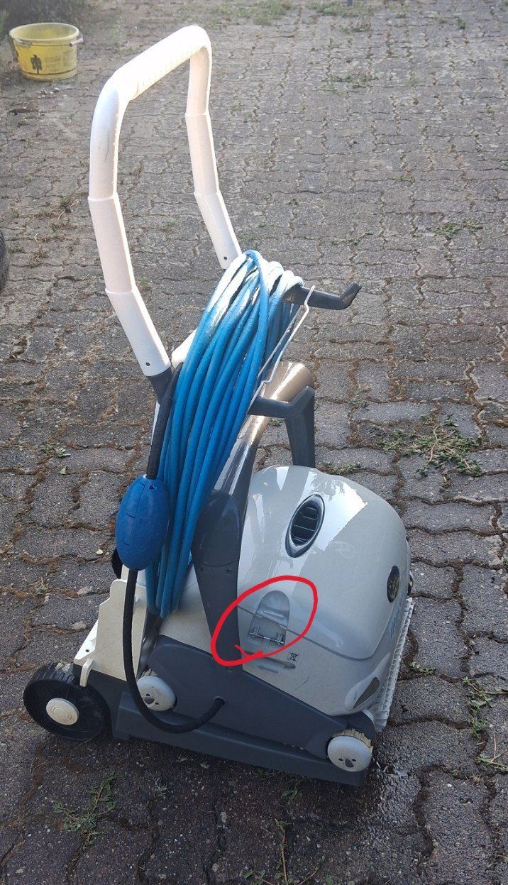 Dolphin Accessoires de piscine: Robot de piscine MAGIC DOLPHIN – D'occasion à Estavayer-le-Lac par nmass 3