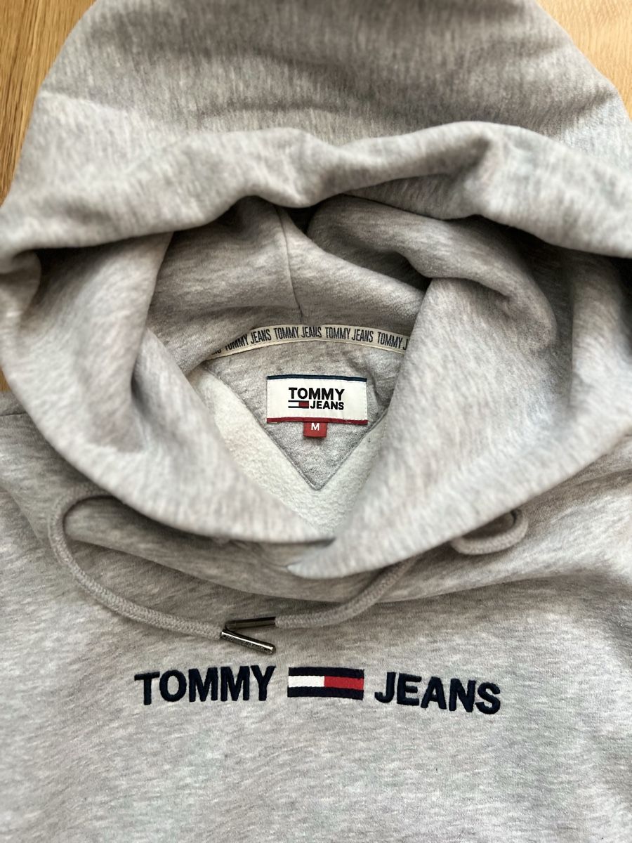 Tommy Hilfiger Maglioni & Felpe: Hoodie tommy hilfiger gris  – Usato da Cortaillod venduto da Y1nn_jqr 1