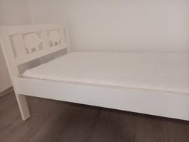 Hübsches Kinderbett zu verkaufen