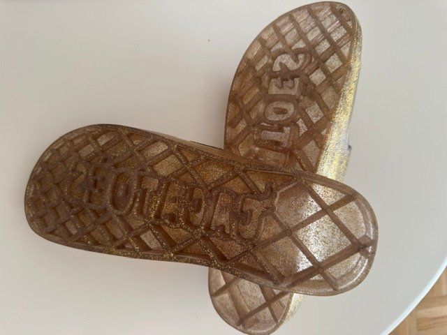 Scarpe da donna: Sandale plastique paillettes dorées – Usato da Genève venduto da san_lb79 1