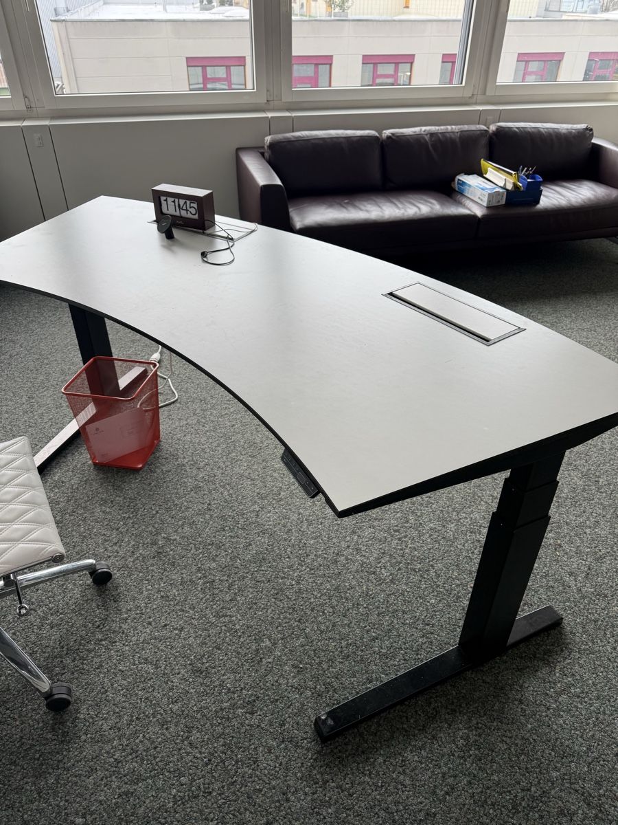 Schreibtische: Schreibtisch Höhenverstellbar – Gebraucht aus Aarau von sil_2gbn 3