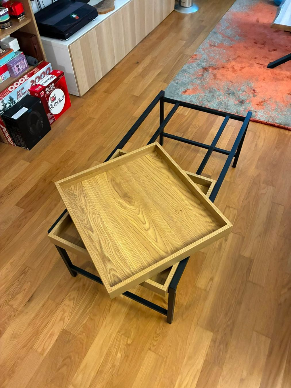 Tables: Couchtisch eiche/schwarz – D'occasion à Volketswil par Mirek 2