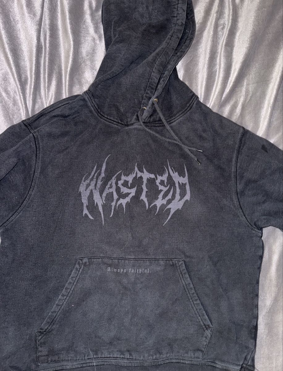 Pulls & Sweat-shirts: WASTED PARIS HOODIE – D'occasion à Muri AG par rah_x6jr