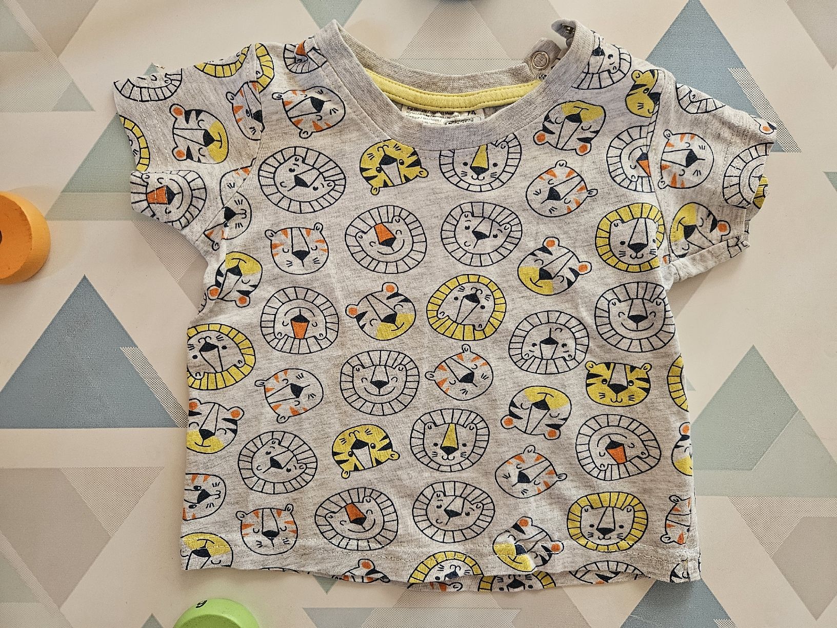 Hemden, Tops & T-Shirts: T-shirt Gr. 74 – Gebraucht aus Worb von jun_fj8w