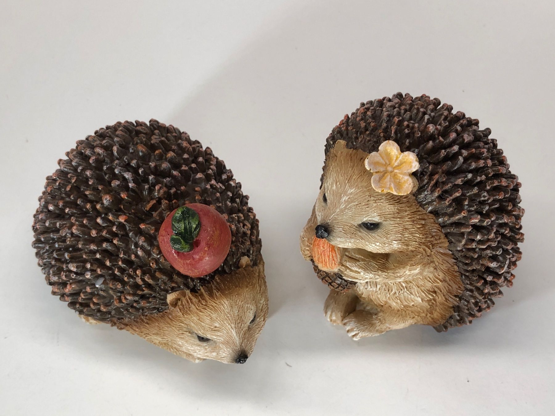 Statuette: Igel Paar / Polyresin - ca. 9 und 7cm hoch – Nuovo (secondo la descrizione) da Bergdietikon venduto da Garak 4