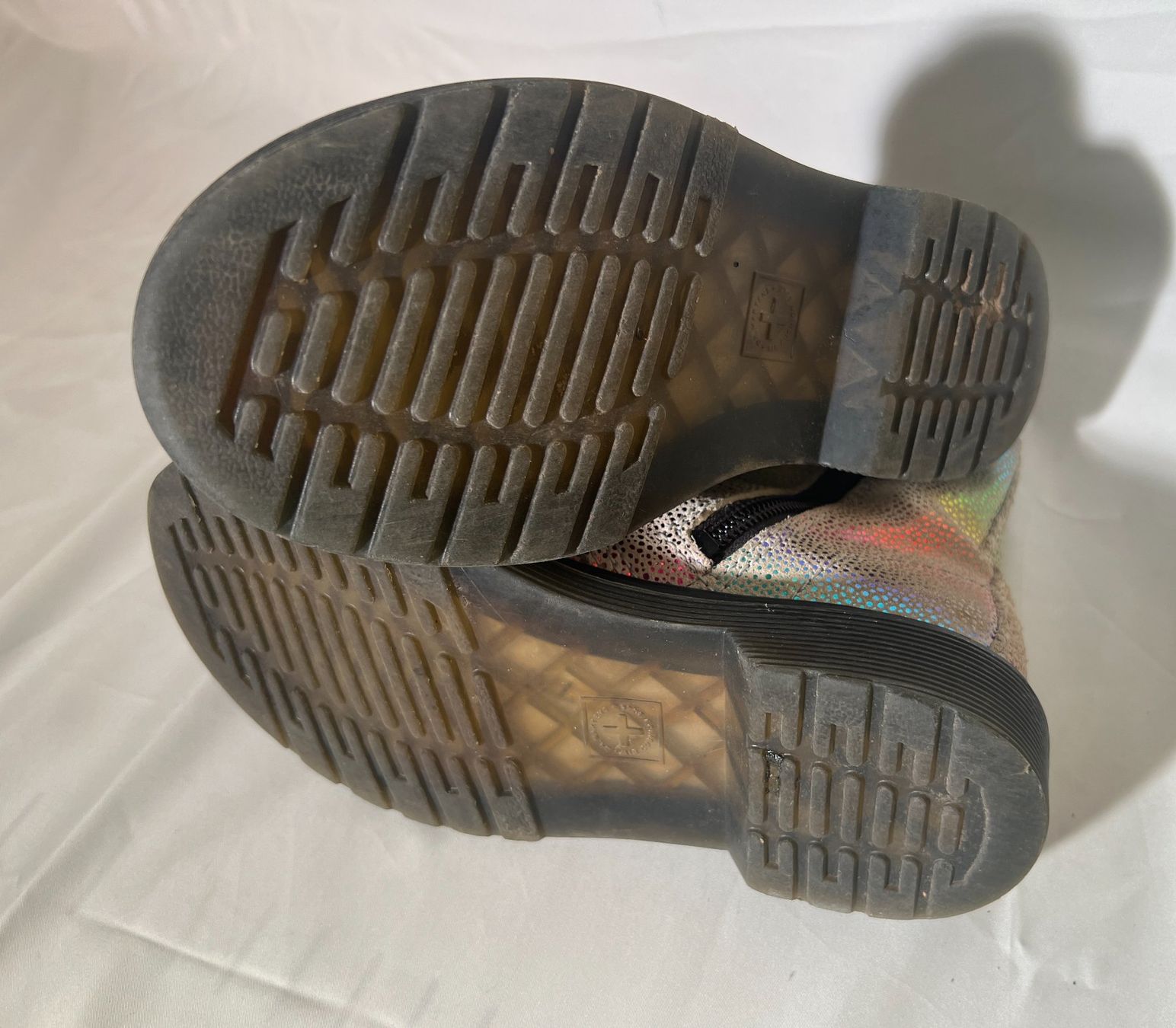 Dr. Martens Schuhe für Mädchen: Doc Martens Rainbow Gr. 29 – Gebraucht aus Zürich von Drahtzug 3