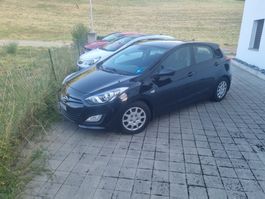 Hyundai i30 1.4 Jahr 2012 schwarz guter Zustand