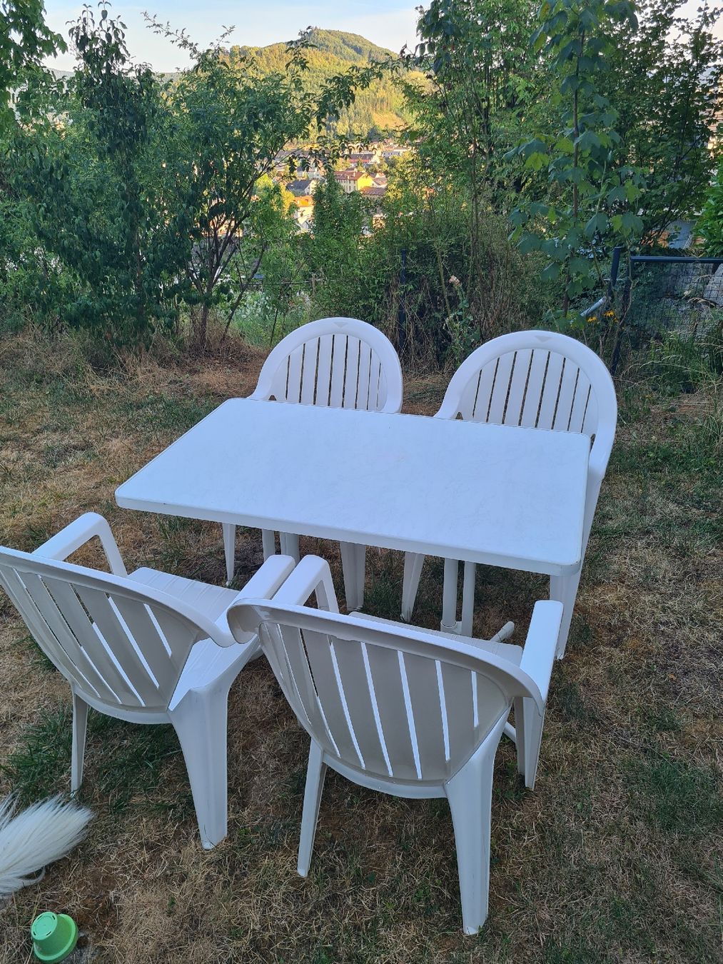 Tischset: Gartentisch mit 4 Stühlen Set weiss Kunststoff, Mecalit – Gebraucht aus Sissach von pablum87 1