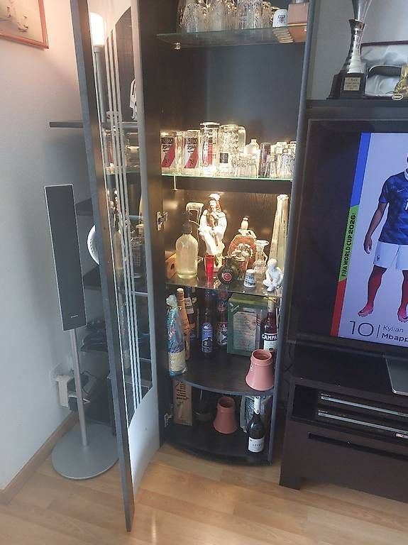 Vitrines: Wohnwand mit Vitrine – D'occasion à Zug par Karolina0 3