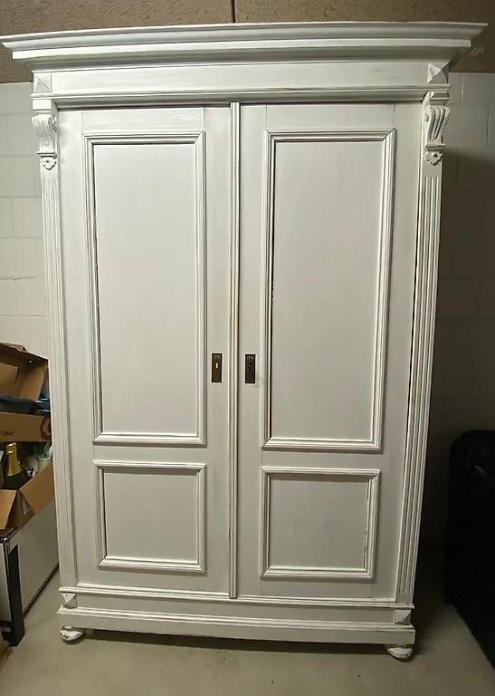 Schränke: Kleiderschrank  – Gebraucht aus Binningen von Banju
