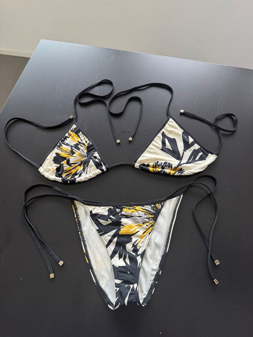 Gucci Costumi da bagno & Bikini: Gucci Bikini schwarz weiss Blumenmuster – Nuovo (secondo la descrizione) da Zürich venduto da Jen10 6