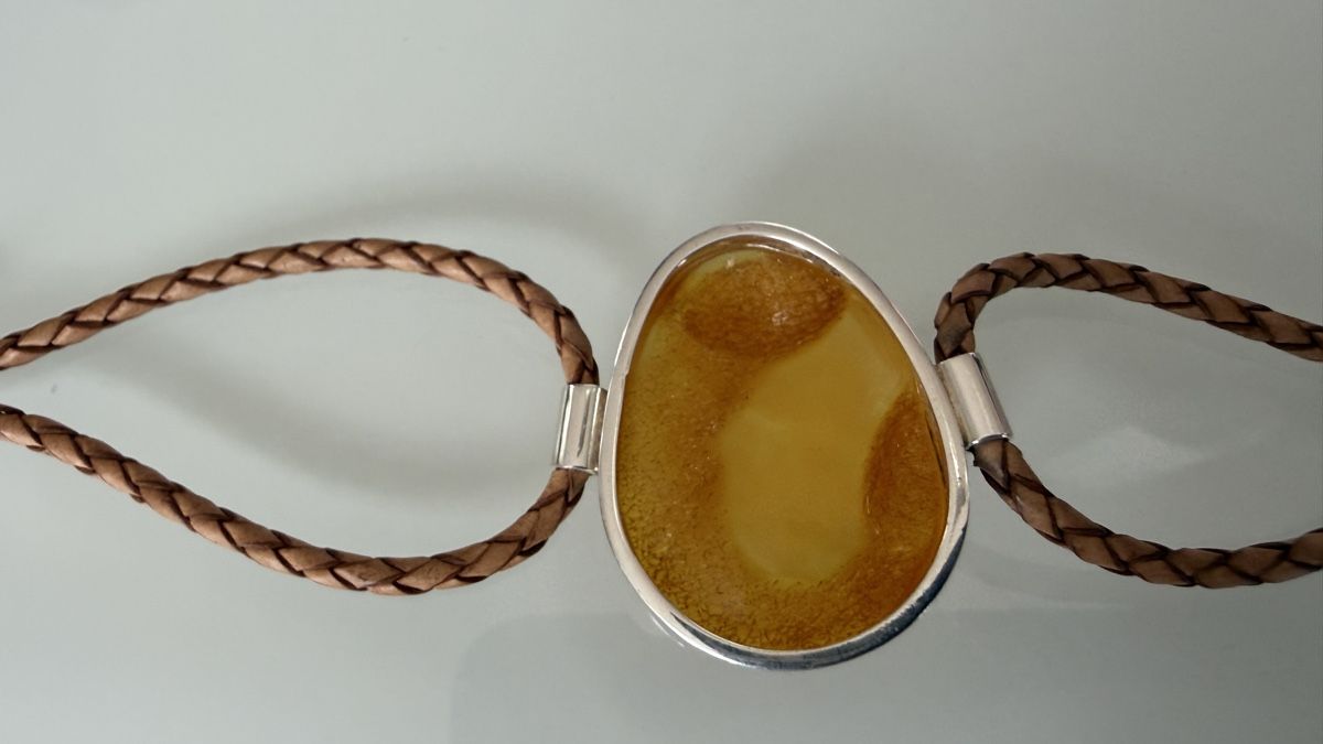 Armbänder & -reifen: Märchenhafter Bernstein als Armband auf Leder – Neu und originalverpackt aus Ebikon von Leonidas2