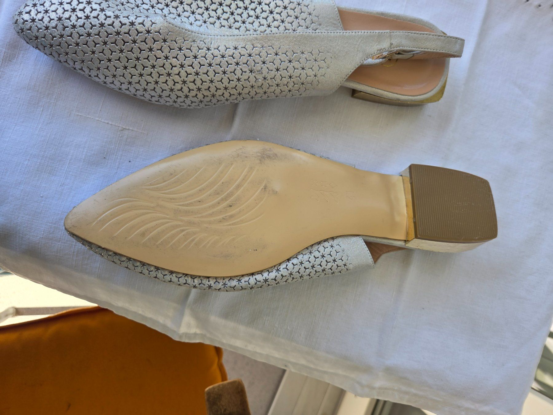 Scarpe da donna: silberner Slingpumps in Grösse 41 – Usato da Chur venduto da Babell 2