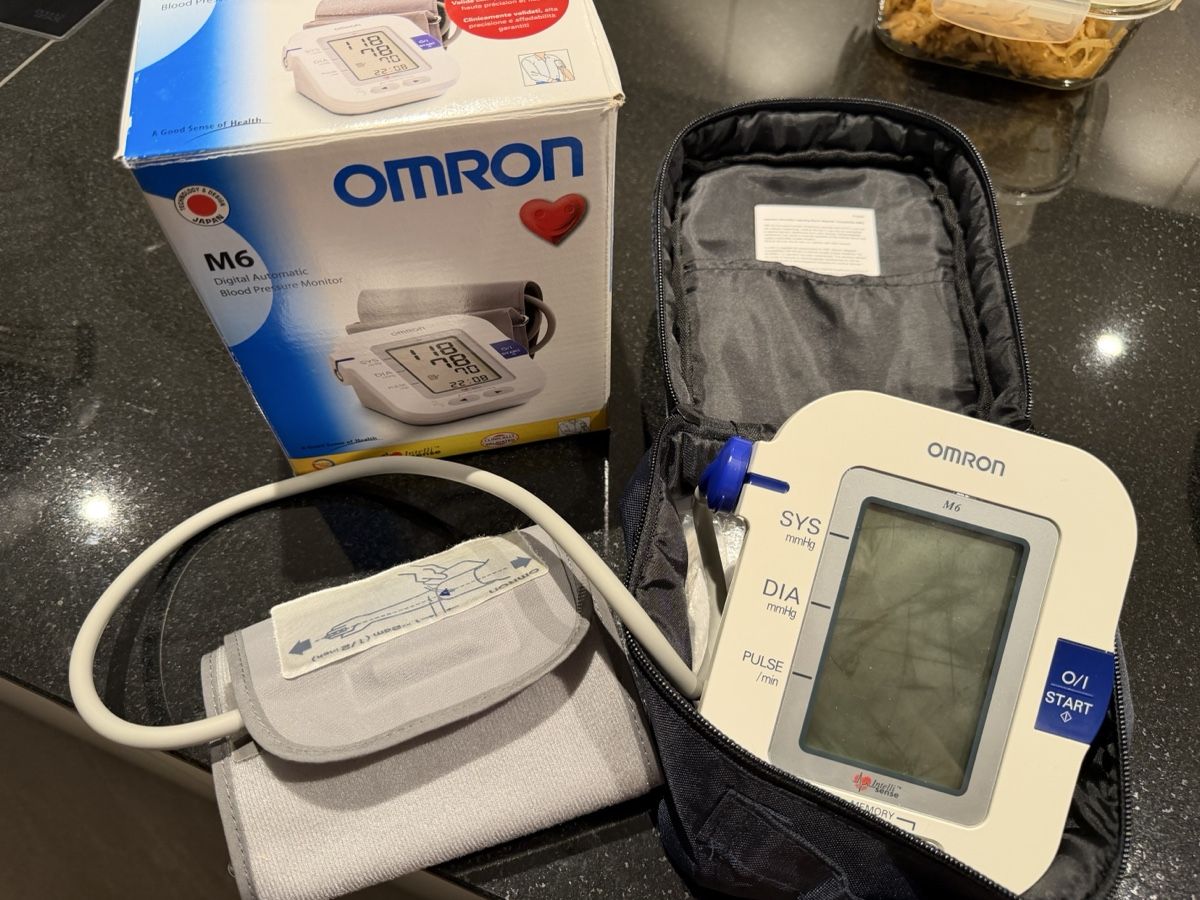 Messen: Omron M6 Blutdruckmessgerät digital  – Gebraucht aus Siglistorf von demeyste