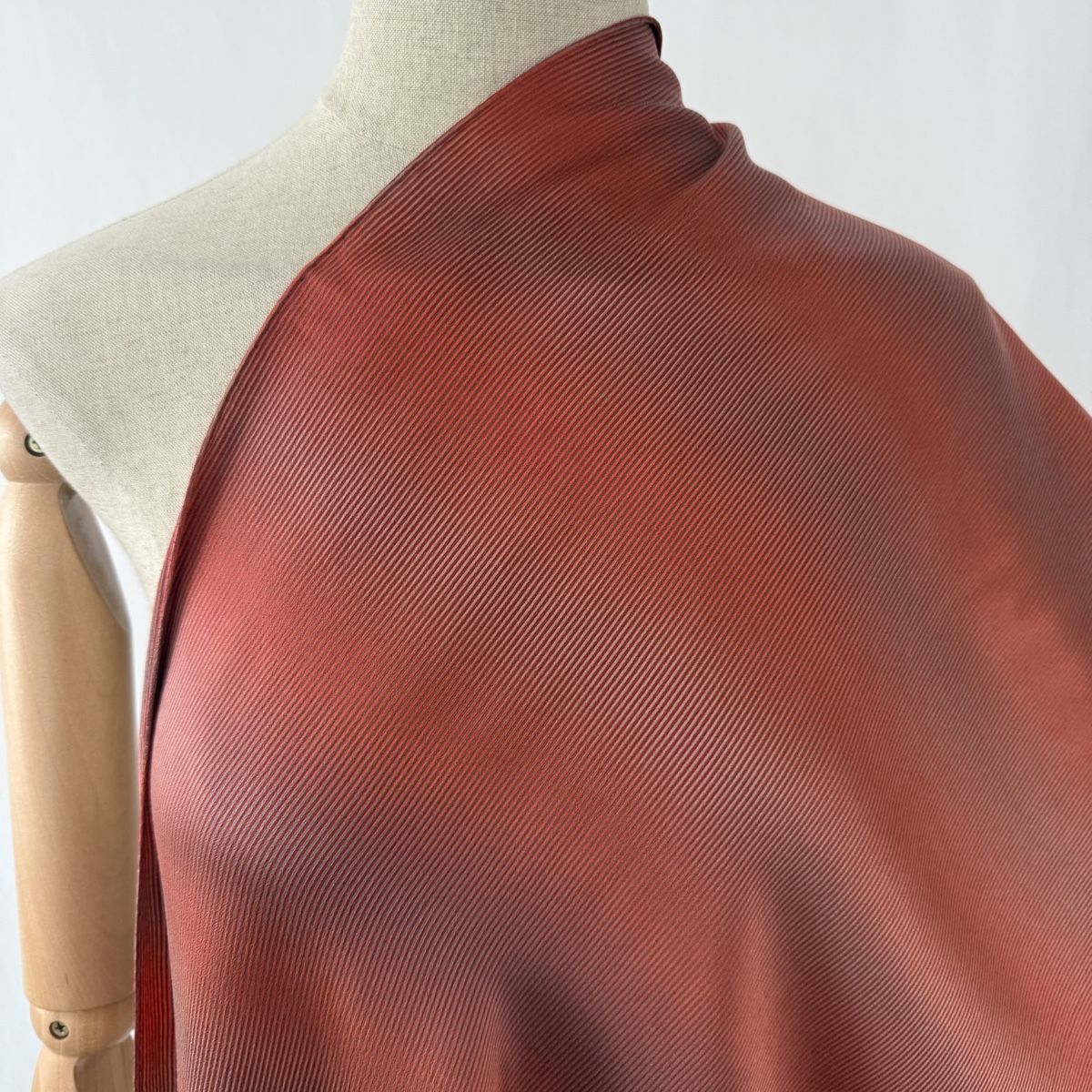 Fabric Frontline Foulard & Sciarpe: FABRIC FRONTLINE Silk Scarf – Usato da Emmen venduto da Nightingale_2022 1