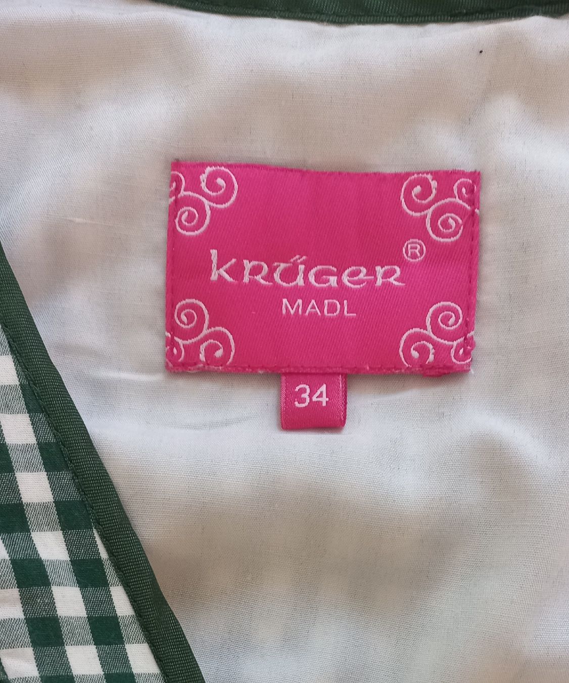 Kostüme: Krüger Dirndl  – Defekt aus Grüningen von selinasearching 2