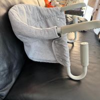 Sehr gut erhaltener Kinderstuhl-Anhänger für Tisch, grau 58 