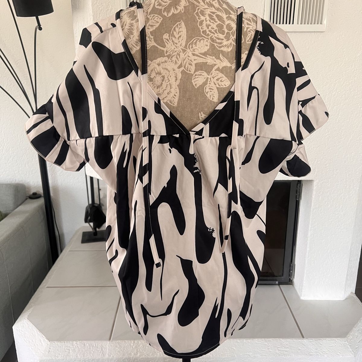 Blusen: Schöne Bluse beige/schwarz Gr. XL – Neu (gemäss Beschreibung) aus Seon von Sunny-Schmuck78