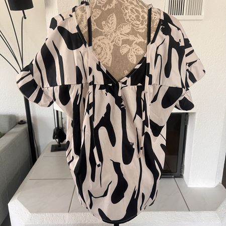 Schöne Bluse beige/schwarz Gr. XL