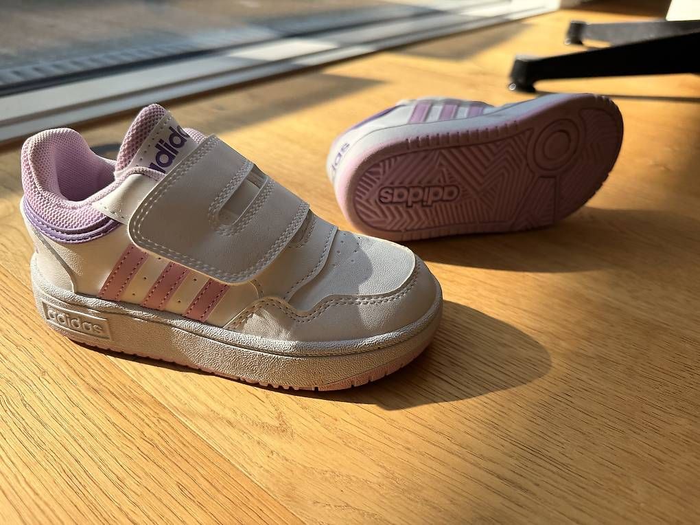 Scarpe per ragazze: Adidas Schuhe wie neu Gr. 27 – Usato da Bottmingen venduto da OliviaM06