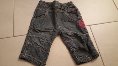 Gefütterte Jeans mit süsser Stickerei