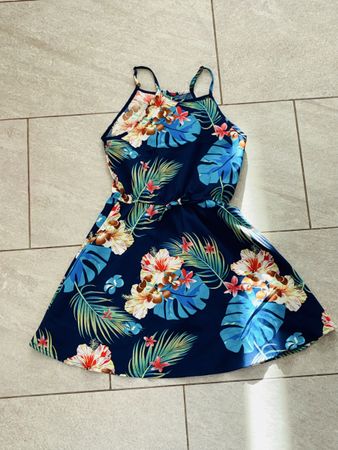 Sommerkleid mit Blumenmuster dunkelblau Grösse 128