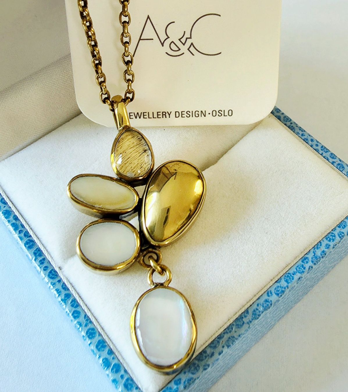 Ketten: Edles Designer Collier mit Perlmutt  - Neu – Neu und originalverpackt aus Uetikon am See von Springdream 1